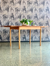 Load image into Gallery viewer, Mid-Century extendable dining table