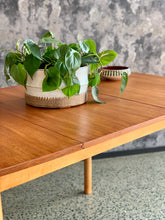 Load image into Gallery viewer, Mid-Century extendable dining table