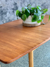Load image into Gallery viewer, Mid-Century extendable dining table