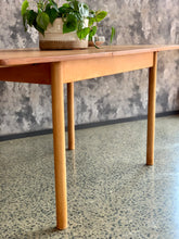 Load image into Gallery viewer, Mid-Century extendable dining table