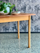Load image into Gallery viewer, Mid-Century extendable dining table