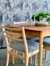 Load image into Gallery viewer, Mid-Century extendable dining table