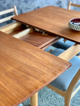 Load image into Gallery viewer, Mid-Century extendable dining table