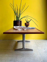 Load image into Gallery viewer, Retro Coffee Table