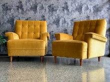 Load image into Gallery viewer, Mid-Century Pair of Lounge Armchairs