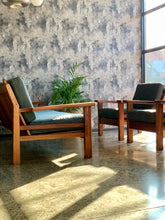 Load image into Gallery viewer, 3 Seater solid wood couch