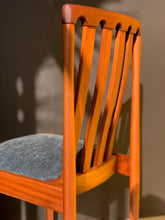 Load image into Gallery viewer, 6 Meredew Dining Chairs
