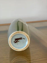 Load image into Gallery viewer, Retro Ceramic Vase with Daisies