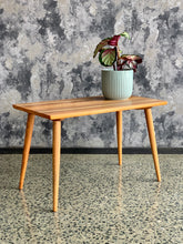 Load image into Gallery viewer, Mid-century coffee table