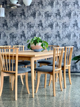 Load image into Gallery viewer, Set of 6 spindle back dining chairs
