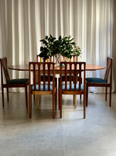 Load image into Gallery viewer, 6 Meredew Dining Chairs
