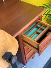 Load image into Gallery viewer, Retro Desk