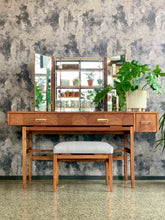 Load image into Gallery viewer, DS Vorster Dresser