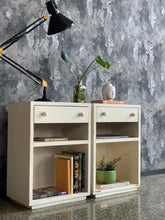 Load image into Gallery viewer, vintage pedestals