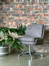 Load image into Gallery viewer, Retro Office Chair