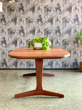 Load image into Gallery viewer, Sapele/ mahogany Novocraft 8 seater table