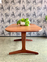 Load image into Gallery viewer, Sapele/ mahogany Novocraft 8 seater table