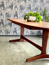 Load image into Gallery viewer, Sapele/ mahogany Novocraft 8 seater table