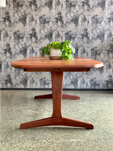 Load image into Gallery viewer, Sapele/ mahogany Novocraft 8 seater table