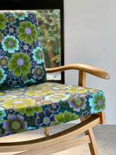 Load image into Gallery viewer, Oak Occasional Chair