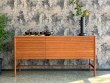 Load image into Gallery viewer, Mid-Century sideboard