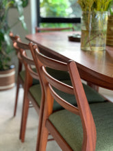 Load image into Gallery viewer, Elegant Vintage Dining Set