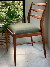 Load image into Gallery viewer, Elegant Vintage Dining Set