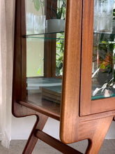 Load image into Gallery viewer, Elegant Vintage Display Cabinet