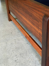 Load image into Gallery viewer, Retro Double Bed & Base