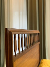 Load image into Gallery viewer, Retro Double Bed & Base