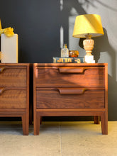 Load image into Gallery viewer, Pair Retro Pedestals