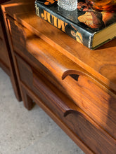 Load image into Gallery viewer, Pair Retro Pedestals