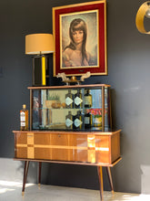 Load image into Gallery viewer, 50's Retro Drinks/Display Cabinet