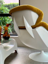 Load image into Gallery viewer, Lurashell Chair