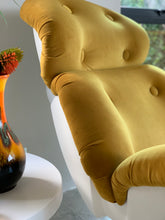 Load image into Gallery viewer, Lurashell Chair