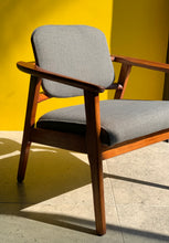 Load image into Gallery viewer, Curved Armchair