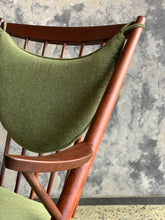 Load image into Gallery viewer, Mid-Century Rocking chair