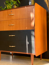 Load image into Gallery viewer, Retro Chest