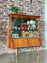 Load image into Gallery viewer, Retro display / drinks cabinet