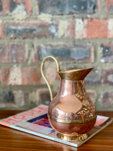 Load image into Gallery viewer, Vintage Jug