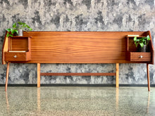 Load image into Gallery viewer, Retro Headboard