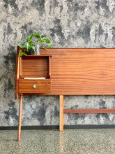 Load image into Gallery viewer, Retro Headboard