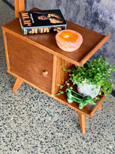 Load image into Gallery viewer, Retro Side Table with Lamp