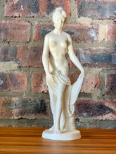 Load image into Gallery viewer, Figurine