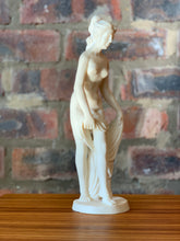 Load image into Gallery viewer, Figurine
