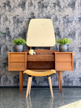 Load image into Gallery viewer, Retro dresser with 3 small drawers