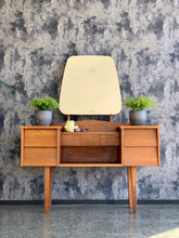 Load image into Gallery viewer, Retro dresser with 3 small drawers