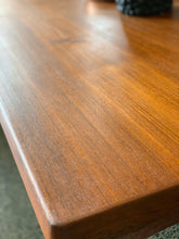Load image into Gallery viewer, Mid-Century Teak dining table