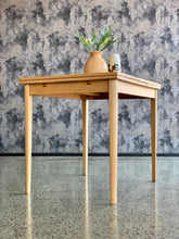 Load image into Gallery viewer, 1950's Extendable Table