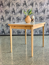 Load image into Gallery viewer, 1950's Extendable Table